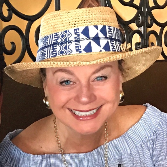 Meet your Posher, Beth - Picture 1 of 3